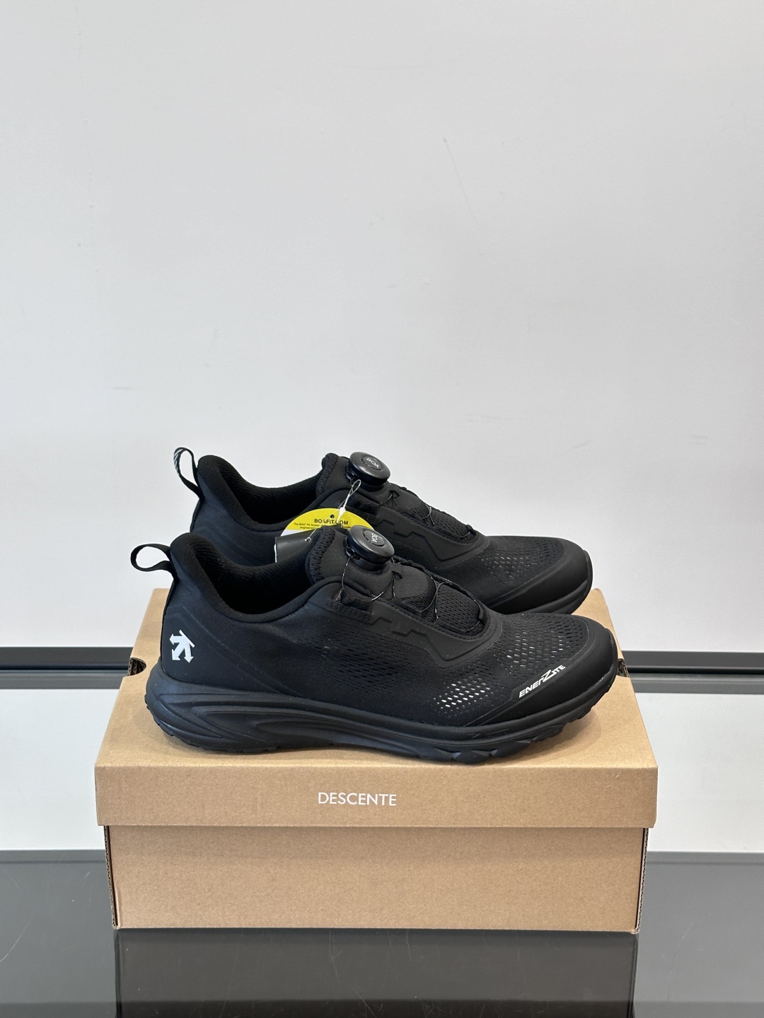 DESCENTE迪桑特运动健身缓震BOA男女同款跑鞋夏季夏日首选男女同款跑鞋👟
EASE AIR WIR