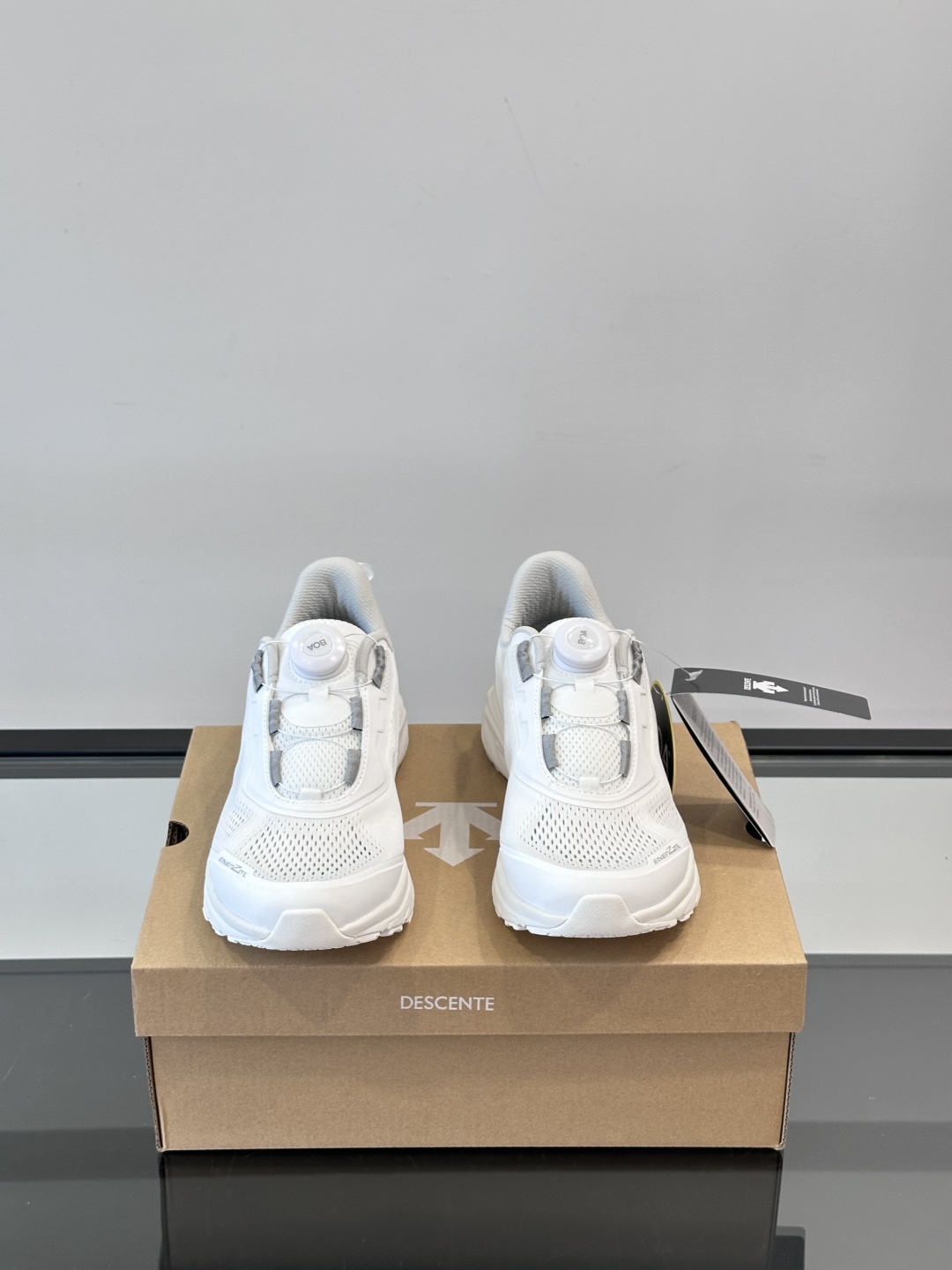 DESCENTE迪桑特运动健身缓震BOA男女同款跑鞋夏季夏日首选男女同款跑鞋👟
EASE AIR WIR