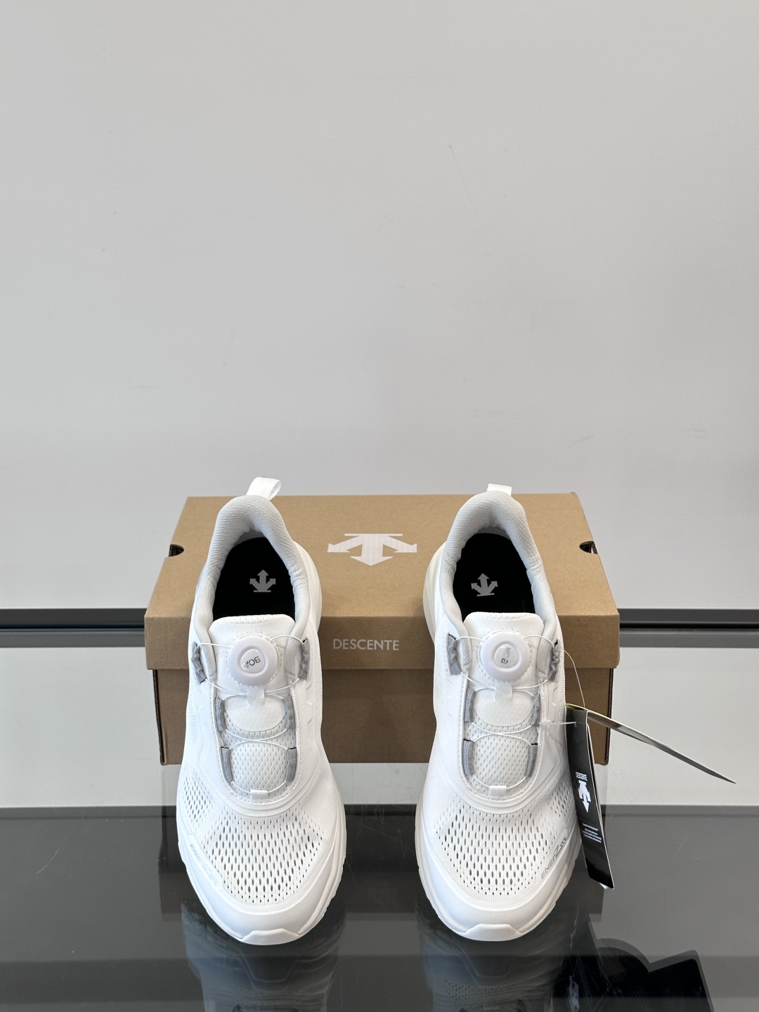 DESCENTE迪桑特运动健身缓震BOA男女同款跑鞋夏季夏日首选男女同款跑鞋👟
EASE AIR WIR