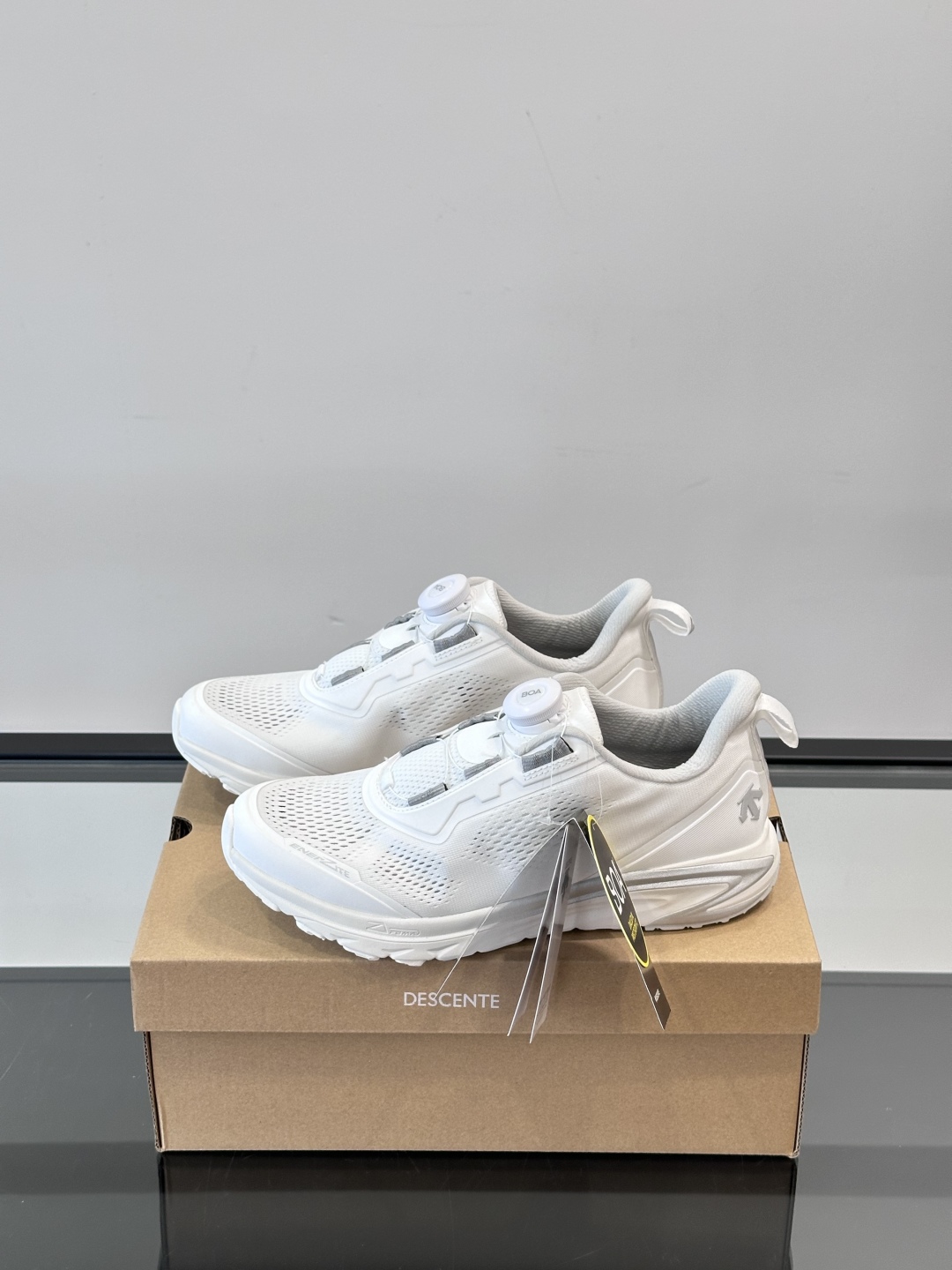 DESCENTE迪桑特运动健身缓震BOA男女同款跑鞋夏季夏日首选男女同款跑鞋👟
EASE AIR WIR