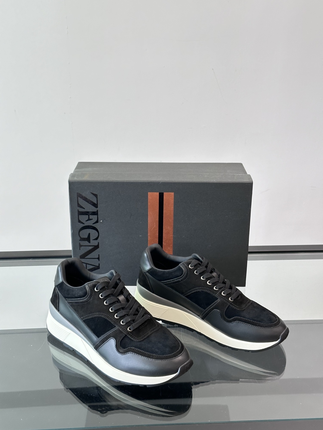 Zegna/杰尼亚 新款男士休闲运动鞋，原材料代工 采用进口小牛皮制作，舒适透气，皮质细腻 精致有光泽 