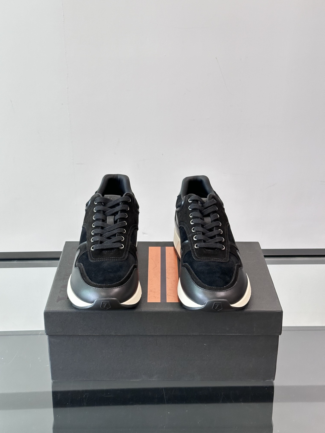 Zegna/杰尼亚 新款男士休闲运动鞋，原材料代工 采用进口小牛皮制作，舒适透气，皮质细腻 精致有光泽 