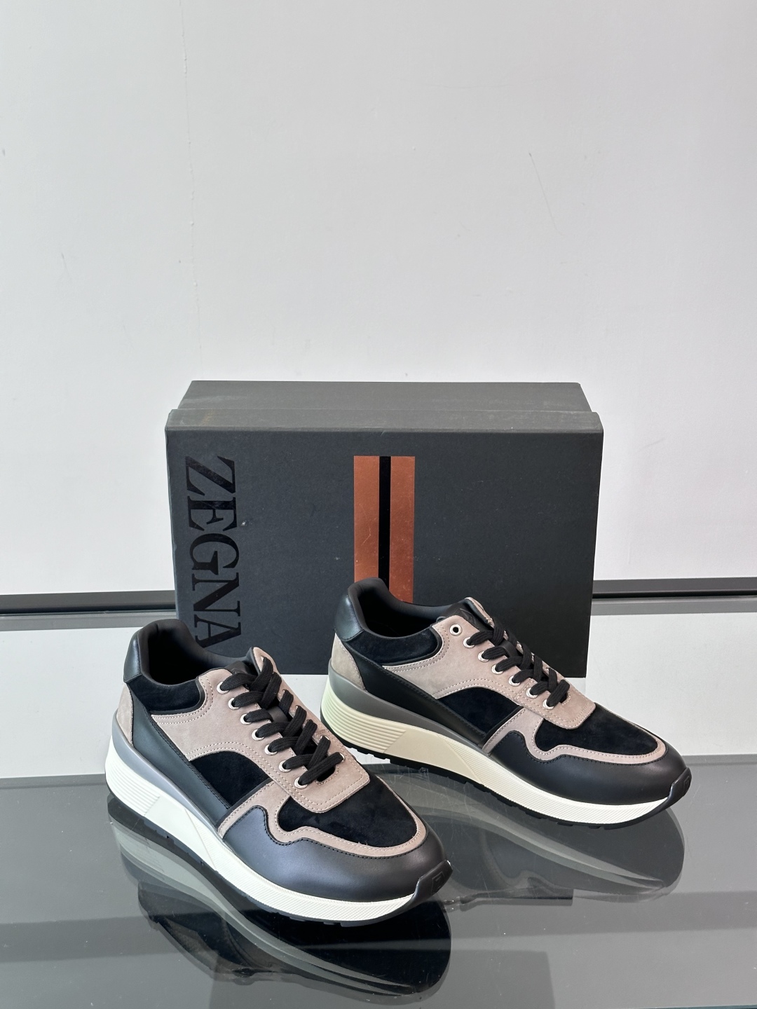 Zegna/杰尼亚 新款男士休闲运动鞋，原材料代工 采用进口小牛皮制作，舒适透气，皮质细腻 精致有光泽 