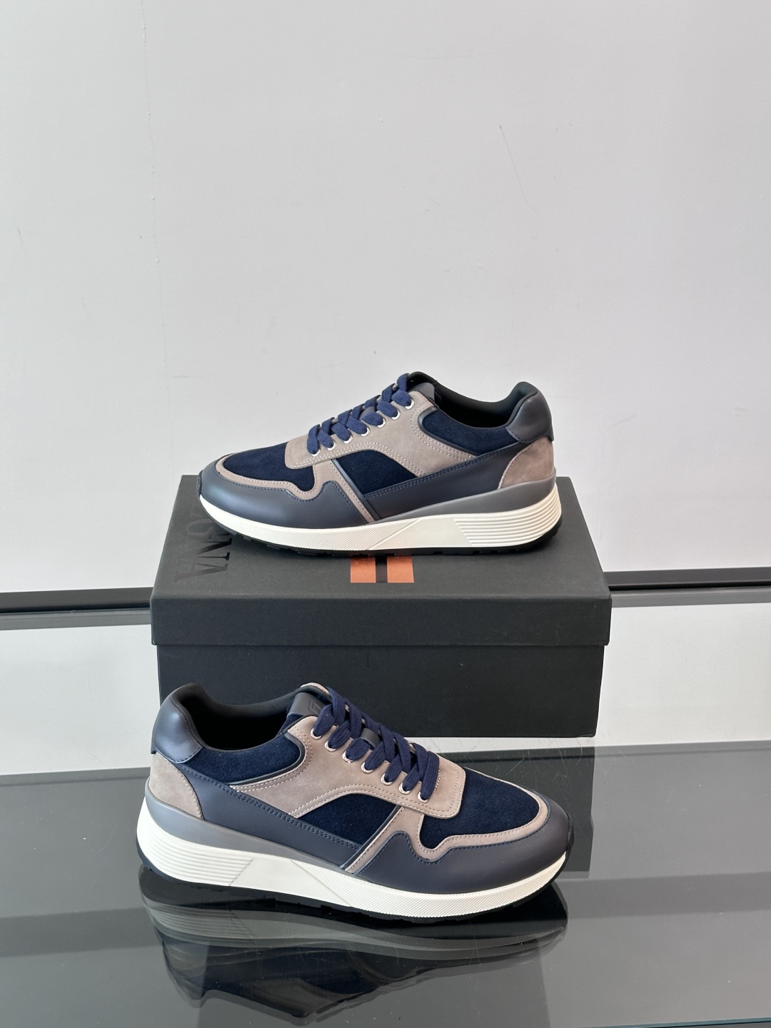 Zegna/杰尼亚 新款男士休闲运动鞋，原材料代工 采用进口小牛皮制作，舒适透气，皮质细腻 精致有光泽 
