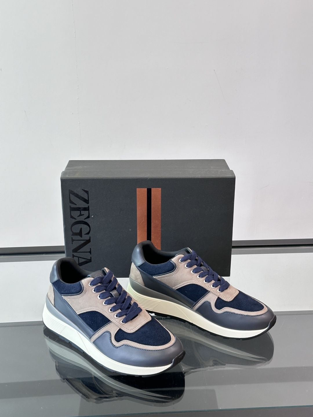 Zegna/杰尼亚 新款男士休闲运动鞋，原材料代工 采用进口小牛皮制作，舒适透气，皮质细腻 精致有光泽 