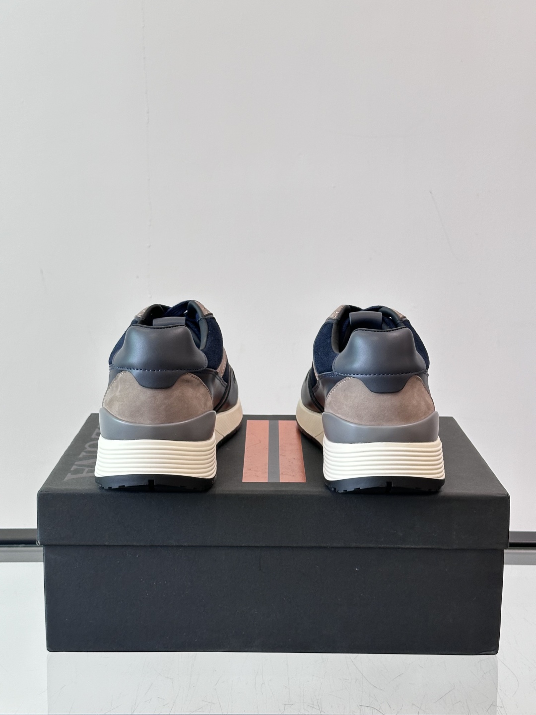 Zegna/杰尼亚 新款男士休闲运动鞋，原材料代工 采用进口小牛皮制作，舒适透气，皮质细腻 精致有光泽 