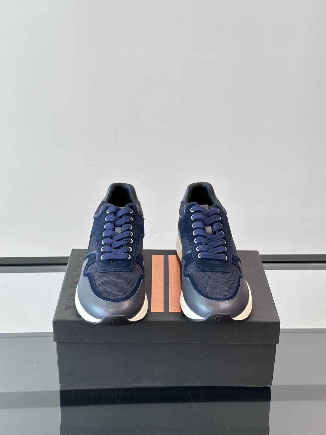 Zegna/杰尼亚 新款男士休闲运动鞋，原材料代工 采用进口小牛皮拼接透气网面制作，舒适透气，皮质细腻 