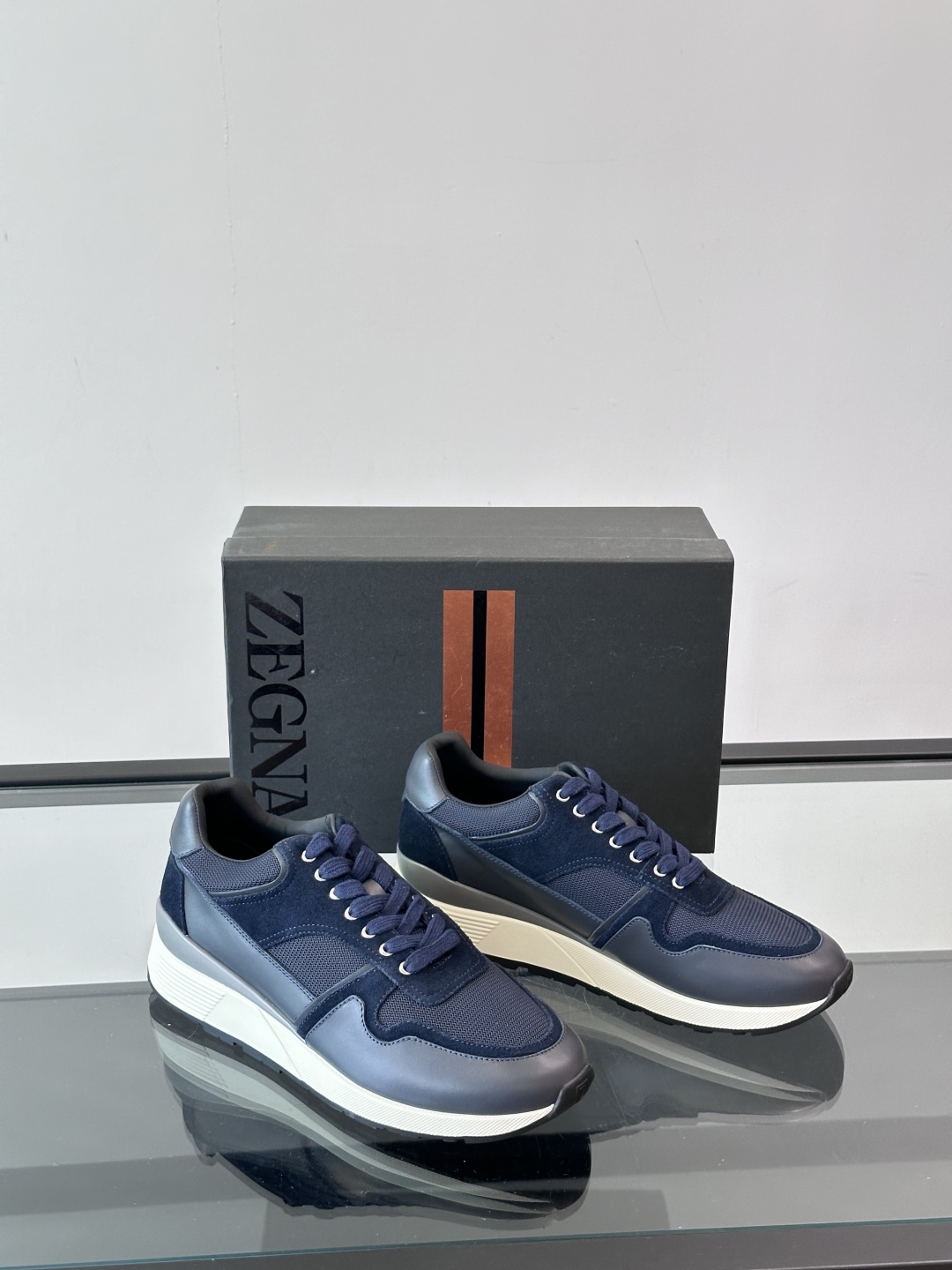 Zegna/杰尼亚 新款男士休闲运动鞋，原材料代工 采用进口小牛皮拼接透气网面制作，舒适透气，皮质细腻 