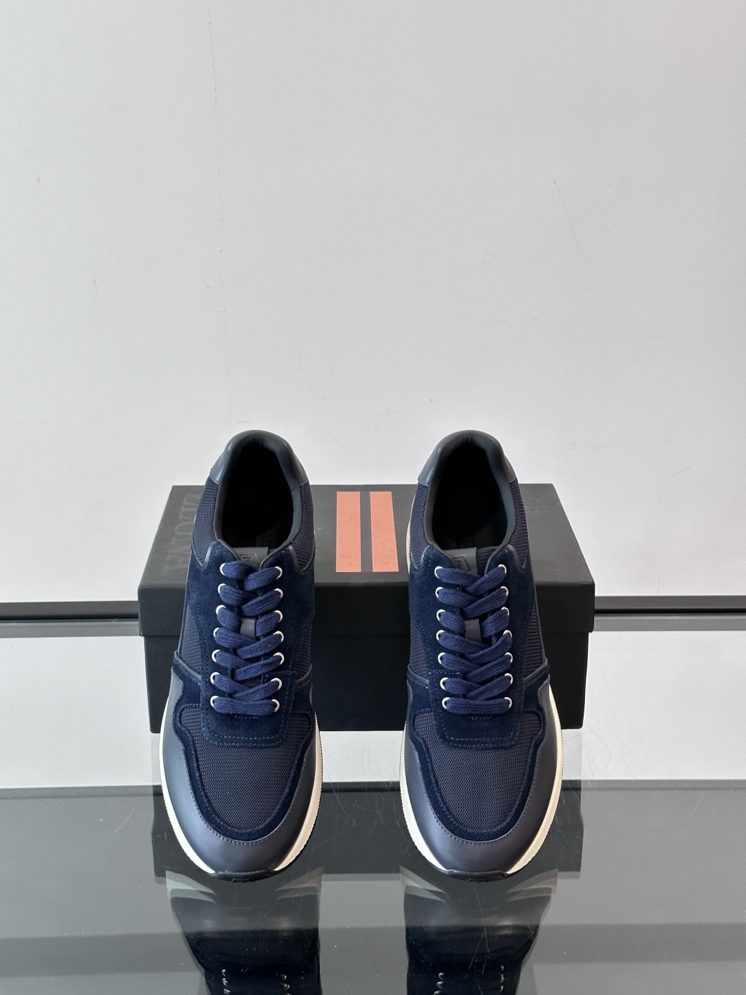 Zegna/杰尼亚 新款男士休闲运动鞋，原材料代工 采用进口小牛皮拼接透气网面制作，舒适透气，皮质细腻 