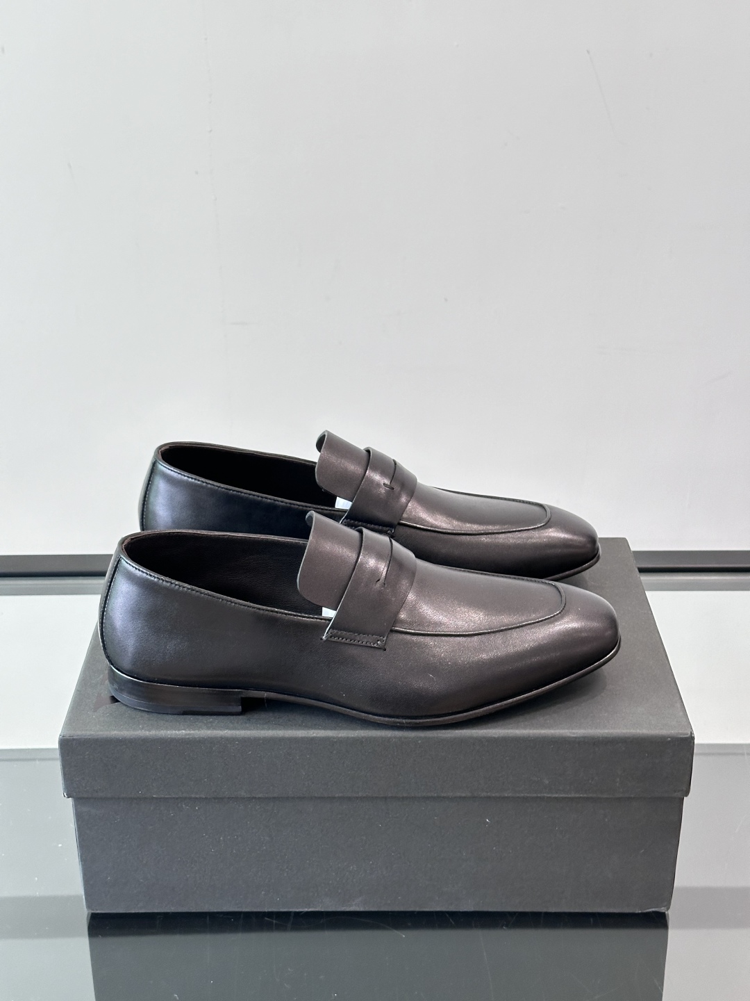 Zegna/杰尼亚 手工精品男士皮鞋 ，意大利进口皮胚 胎牛皮面 内里小牛皮  纯手工上色工艺 皮质细腻