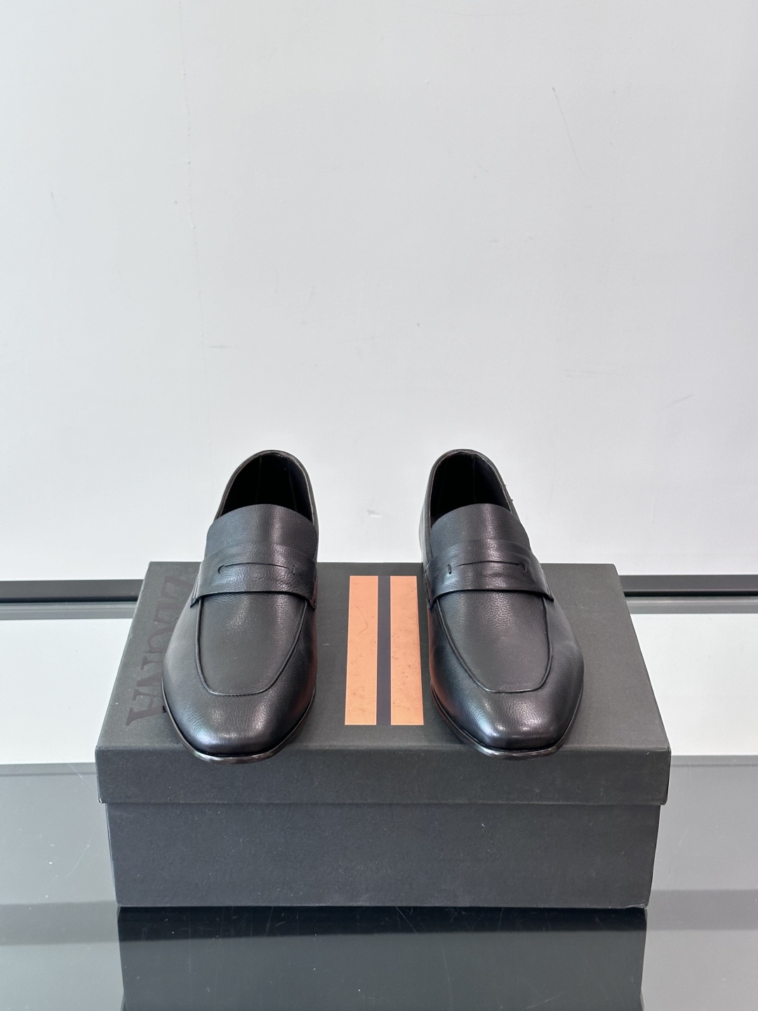 Zegna/杰尼亚 手工精品男士皮鞋 ，意大利进口皮胚 胎牛皮面 内里小牛皮  纯手工上色工艺 皮质细腻