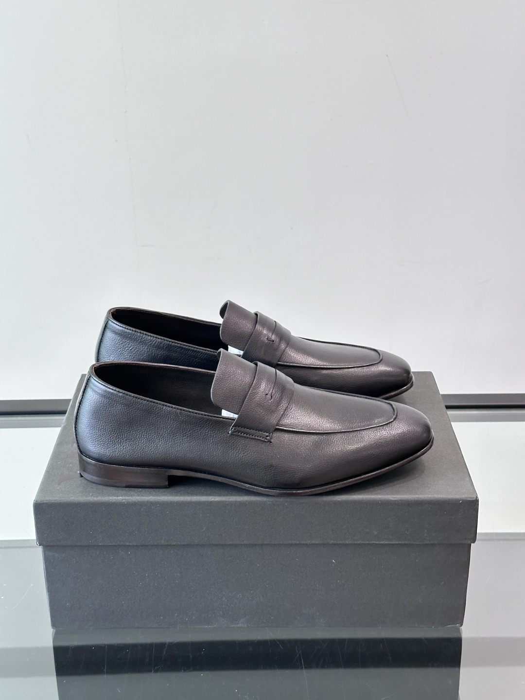Zegna/杰尼亚 手工精品男士皮鞋 ，意大利进口皮胚 胎牛皮面 内里小牛皮  纯手工上色工艺 皮质细腻