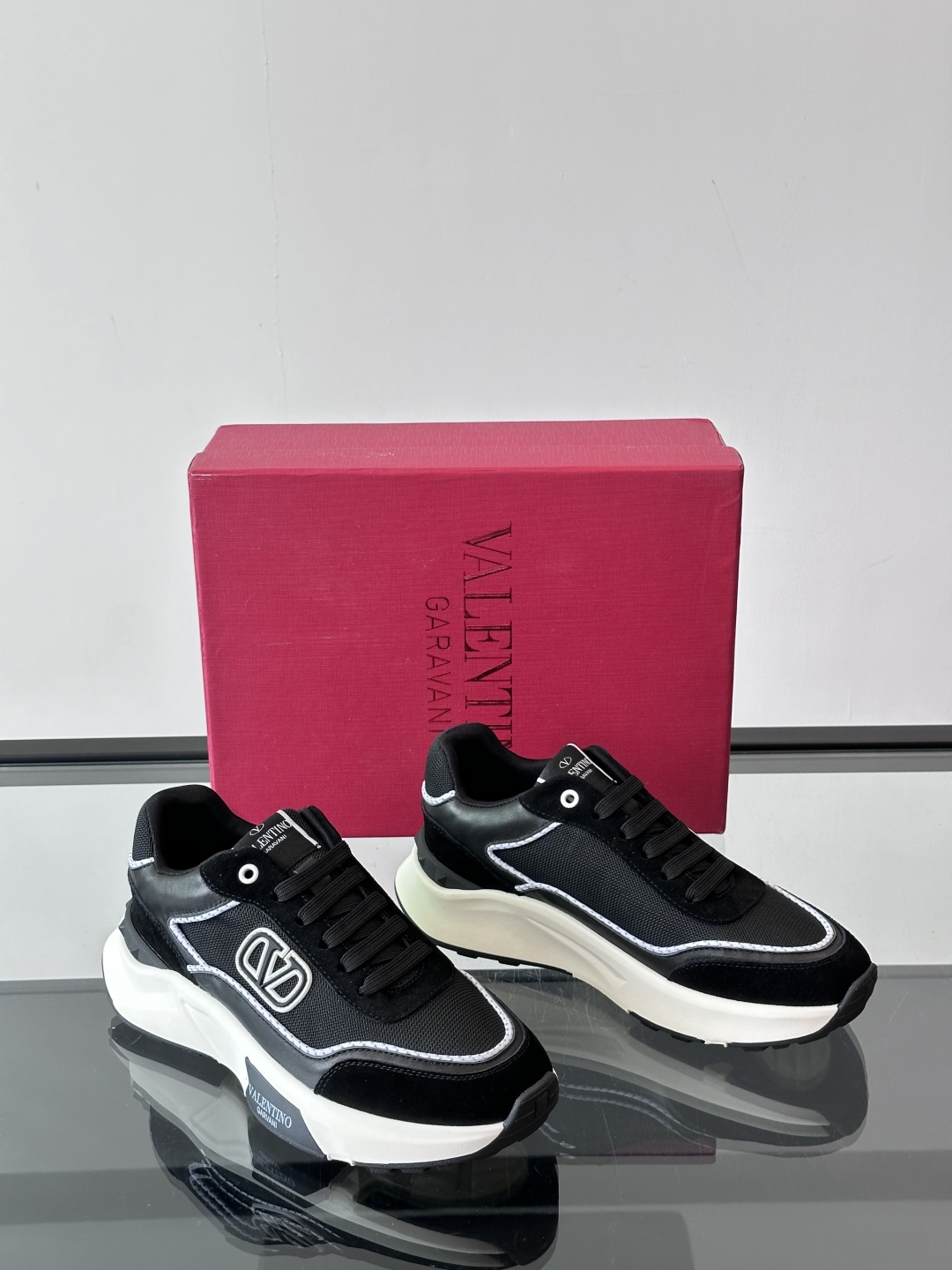 valentino华伦天奴新款休闲运动男鞋厚底 轻底 休闲鞋👟，这是一对超级超级百搭的轻量老爹鞋，这个鞋