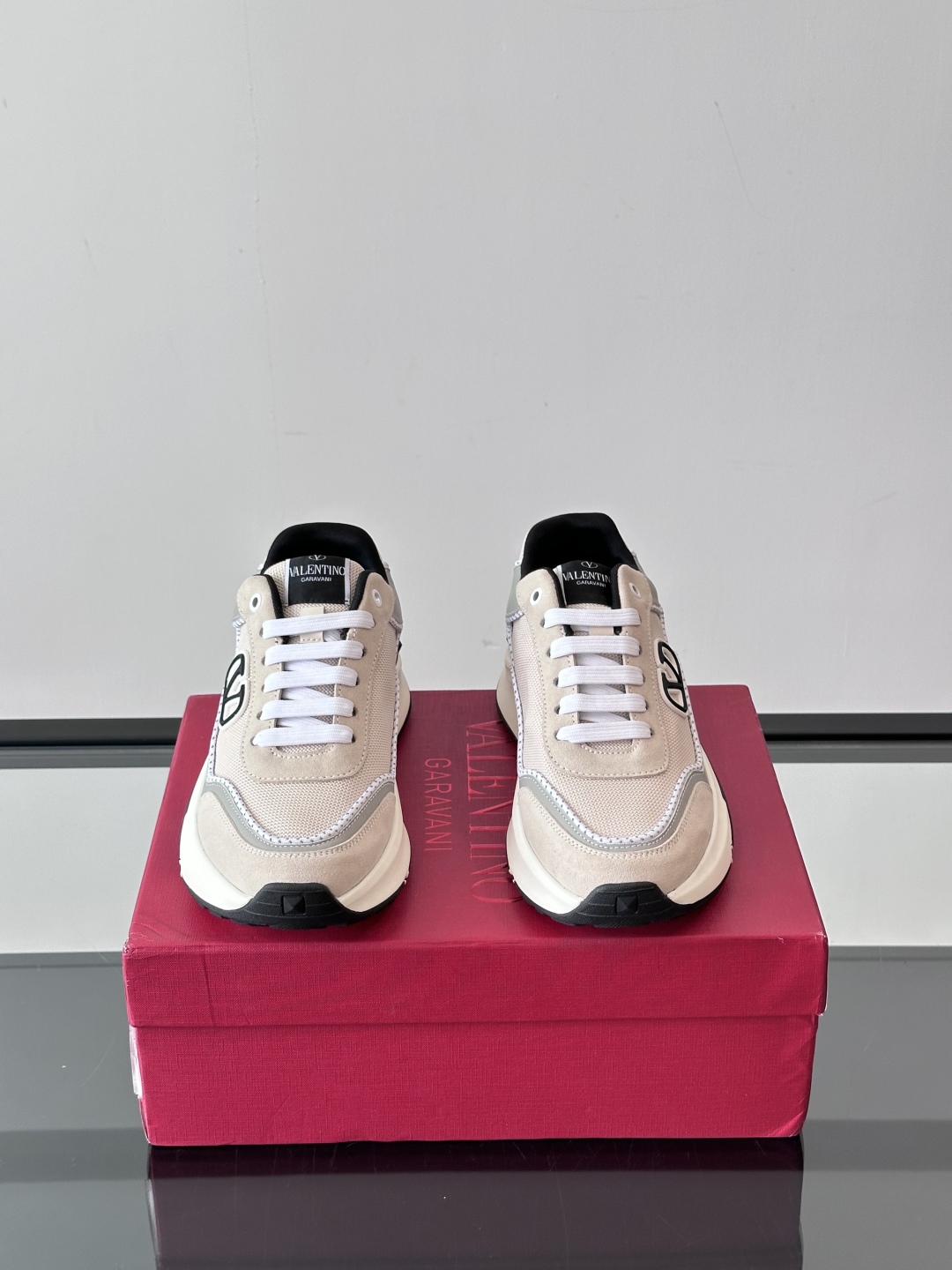 valentino华伦天奴新款休闲运动男鞋厚底 轻底 休闲鞋👟，这是一对超级超级百搭的轻量老爹鞋，这个鞋