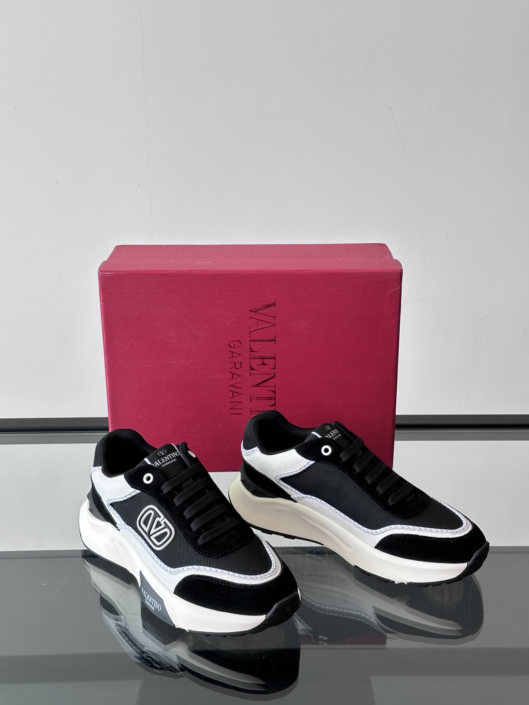 valentino华伦天奴新款休闲运动男鞋厚底 轻底 休闲鞋👟，这是一对超级超级百搭的轻量老爹鞋，这个鞋