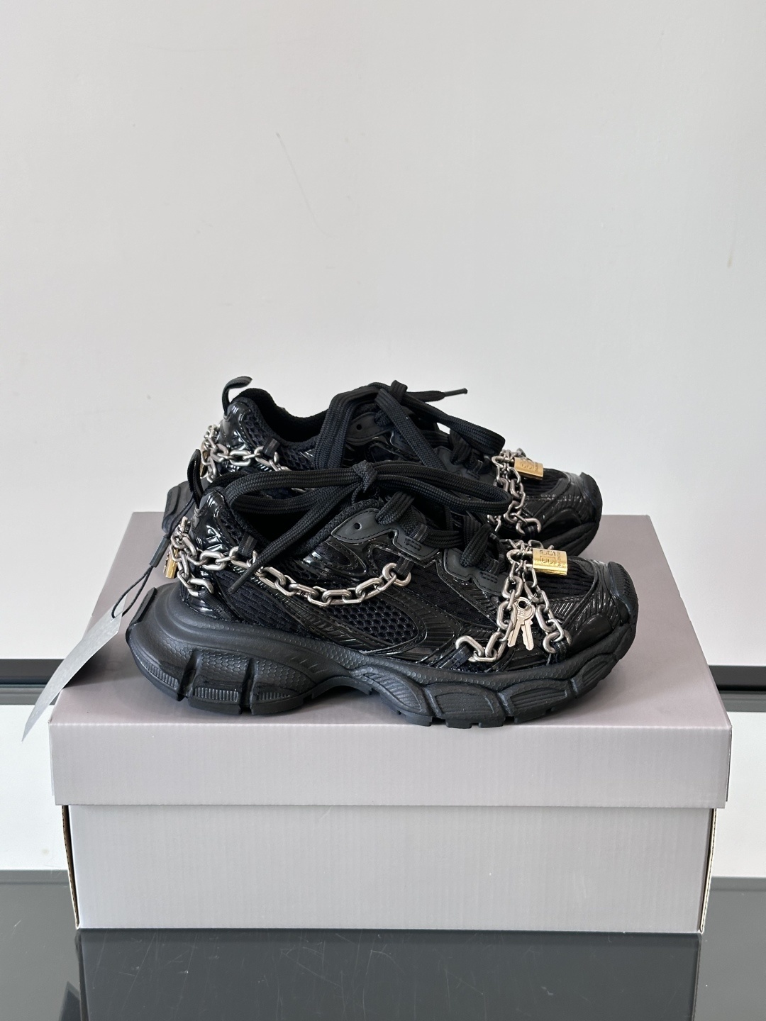 Balenciaga巴黎世家3XL全黑锁链🔒。颠覆想象,重塑经典当复古风潮与未来美学碰撞,Balenci