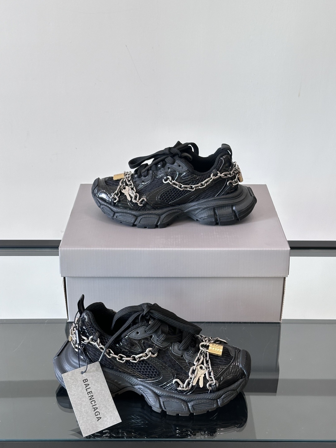 Balenciaga巴黎世家3XL全黑锁链🔒。颠覆想象,重塑经典当复古风潮与未来美学碰撞,Balenci