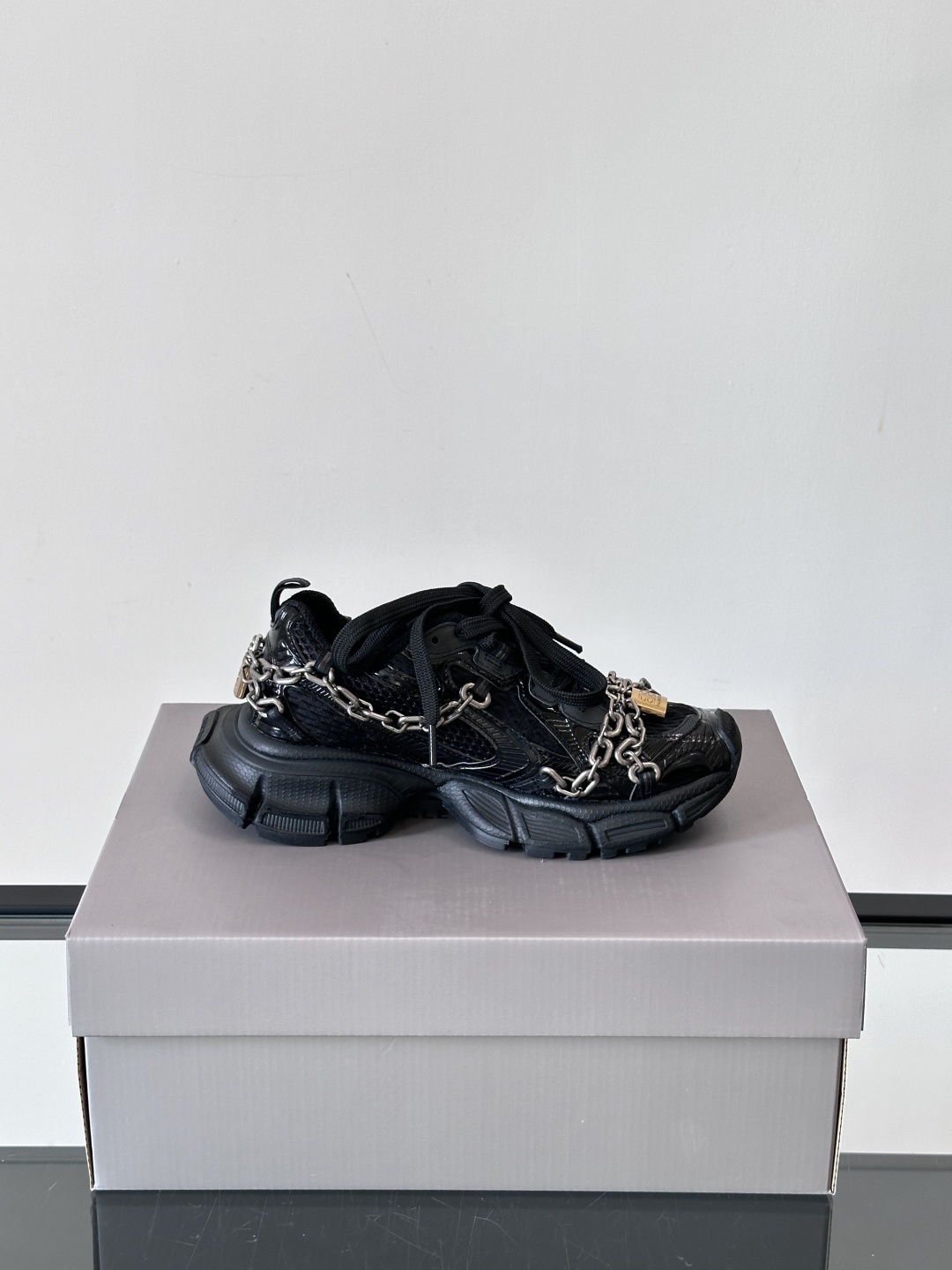Balenciaga巴黎世家3XL全黑锁链🔒。颠覆想象,重塑经典当复古风潮与未来美学碰撞,Balenci