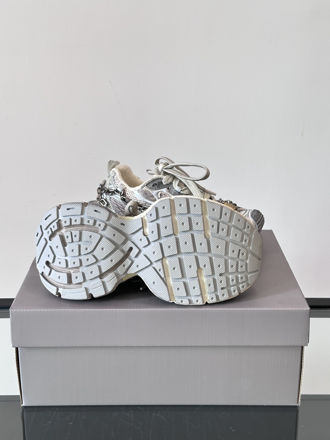Balenciaga巴黎世家3XL全黑锁链🔒。颠覆想象,重塑经典当复古风潮与未来美学碰撞,Balenci