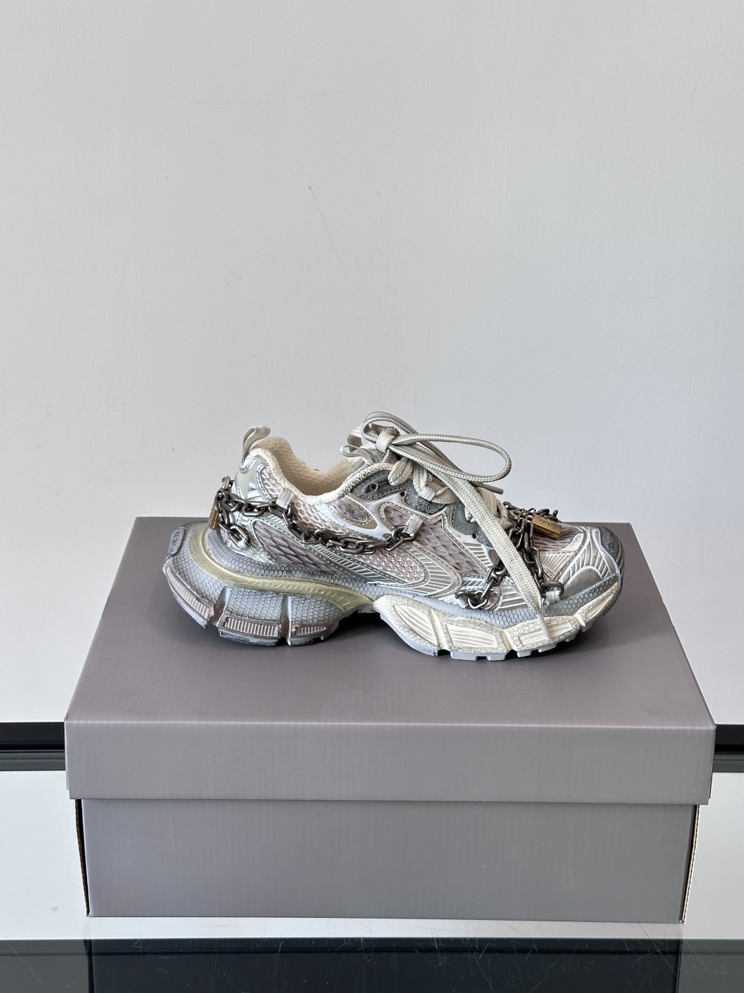 Balenciaga巴黎世家3XL全黑锁链🔒。颠覆想象,重塑经典当复古风潮与未来美学碰撞,Balenci