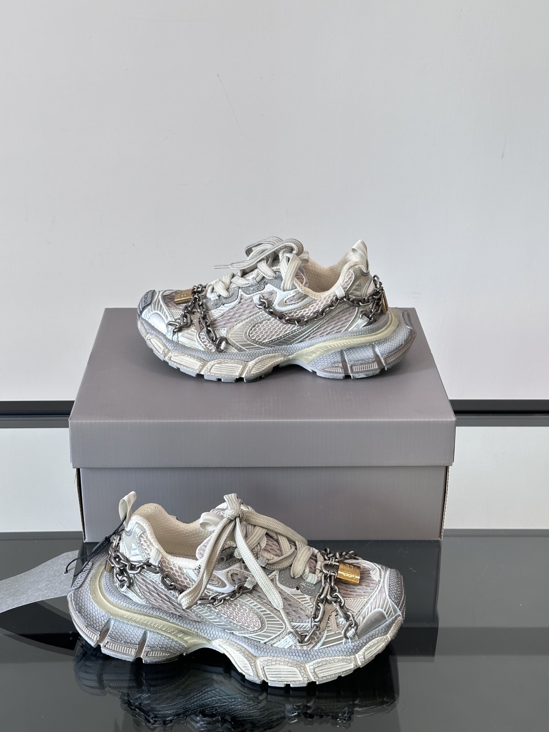 Balenciaga巴黎世家3XL全黑锁链🔒。颠覆想象,重塑经典当复古风潮与未来美学碰撞,Balenci