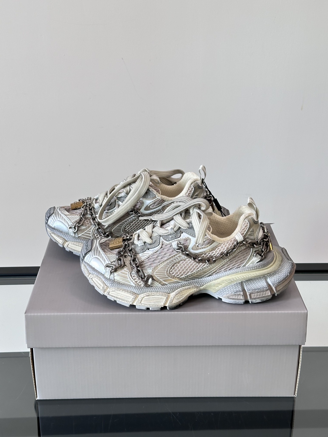 Balenciaga巴黎世家3XL全黑锁链🔒。颠覆想象,重塑经典当复古风潮与未来美学碰撞,Balenci