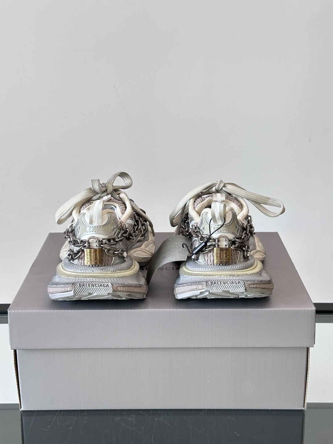 Balenciaga巴黎世家3XL全黑锁链🔒。颠覆想象,重塑经典当复古风潮与未来美学碰撞,Balenci