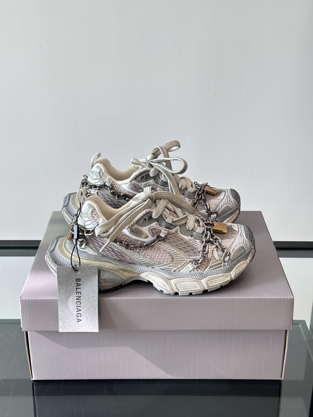 Balenciaga巴黎世家3XL全黑锁链🔒。颠覆想象,重塑经典当复古风潮与未来美学碰撞,Balenci