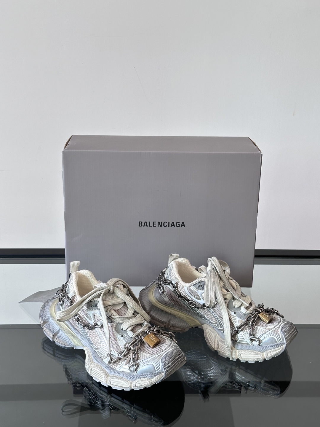 Balenciaga巴黎世家3XL全黑锁链🔒。颠覆想象,重塑经典当复古风潮与未来美学碰撞,Balenci