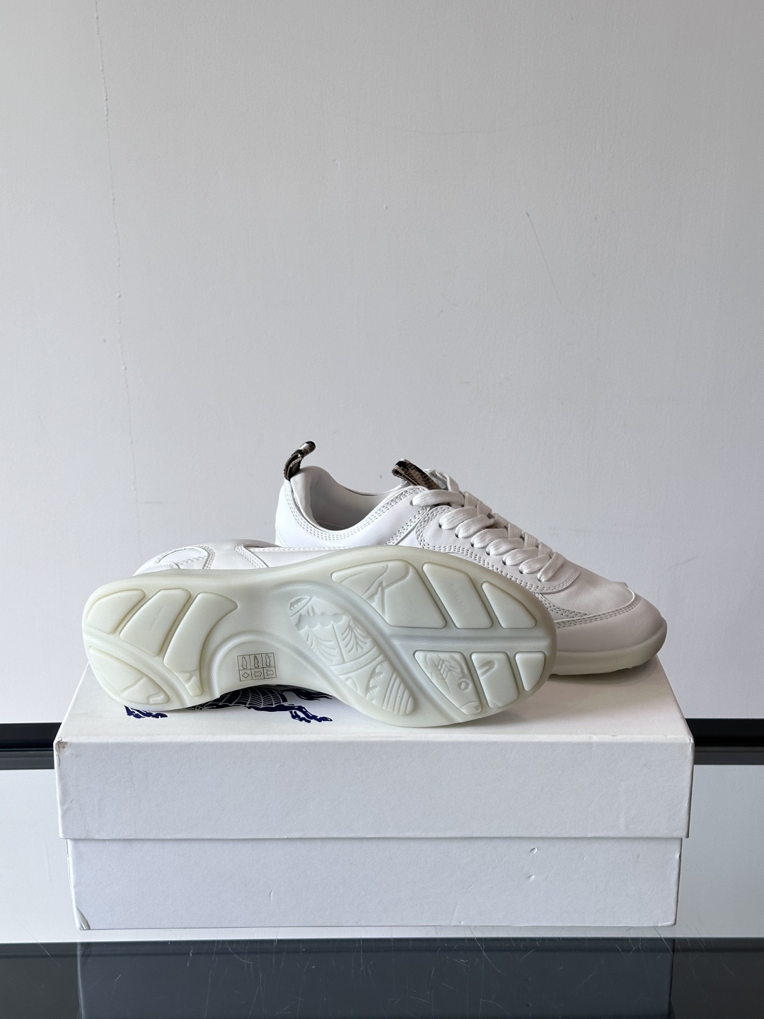𝐁𝐔𝐑𝐁𝐄𝐑𝐑𝐘巴宝莉 终于来了|酷·飒 格纹terrace运动鞋 ,巴宝莉(Burberry)经典原素