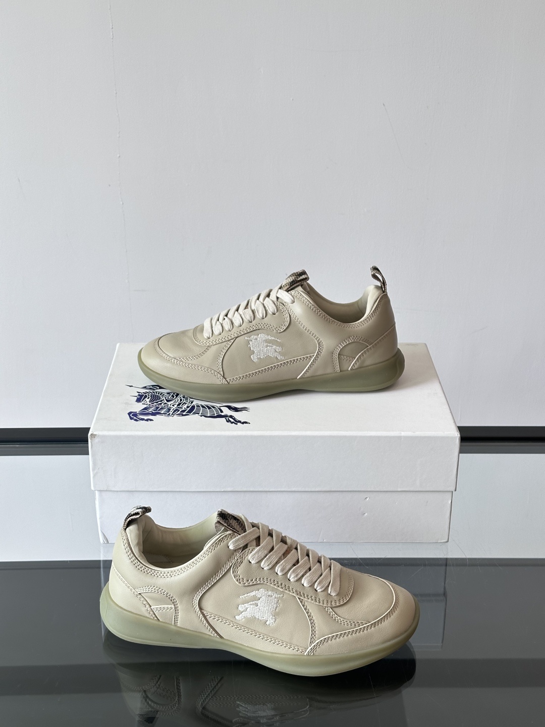 𝐁𝐔𝐑𝐁𝐄𝐑𝐑𝐘巴宝莉 终于来了|酷·飒 格纹terrace运动鞋 ,巴宝莉(Burberry)经典原素