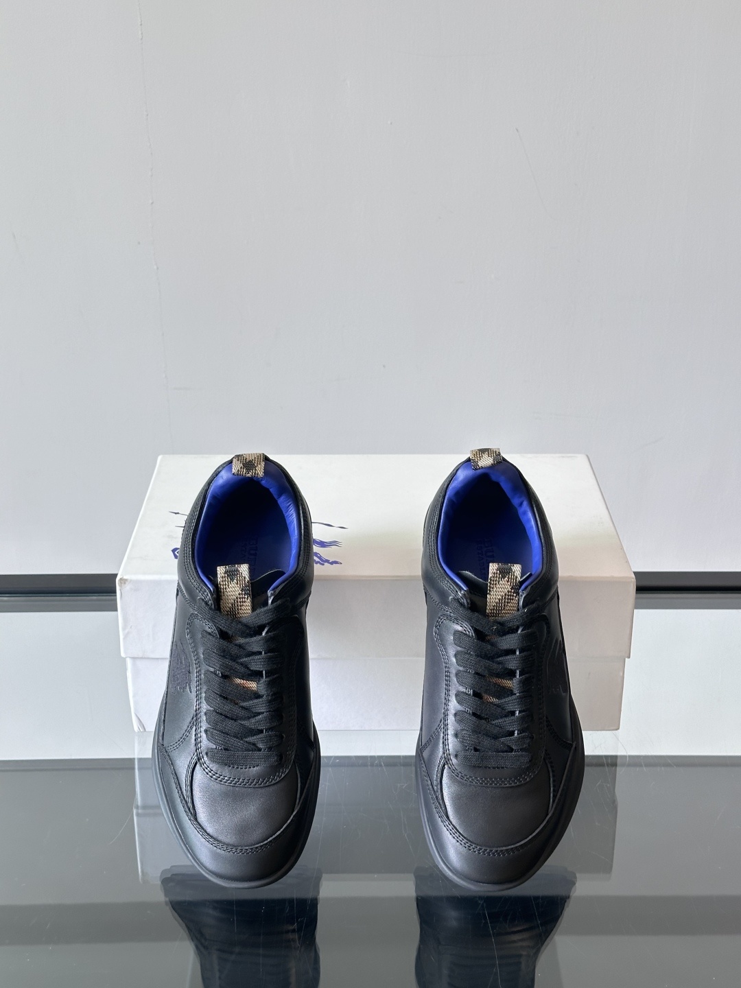 𝐁𝐔𝐑𝐁𝐄𝐑𝐑𝐘巴宝莉 终于来了|酷·飒 格纹terrace运动鞋 ,巴宝莉(Burberry)经典原素