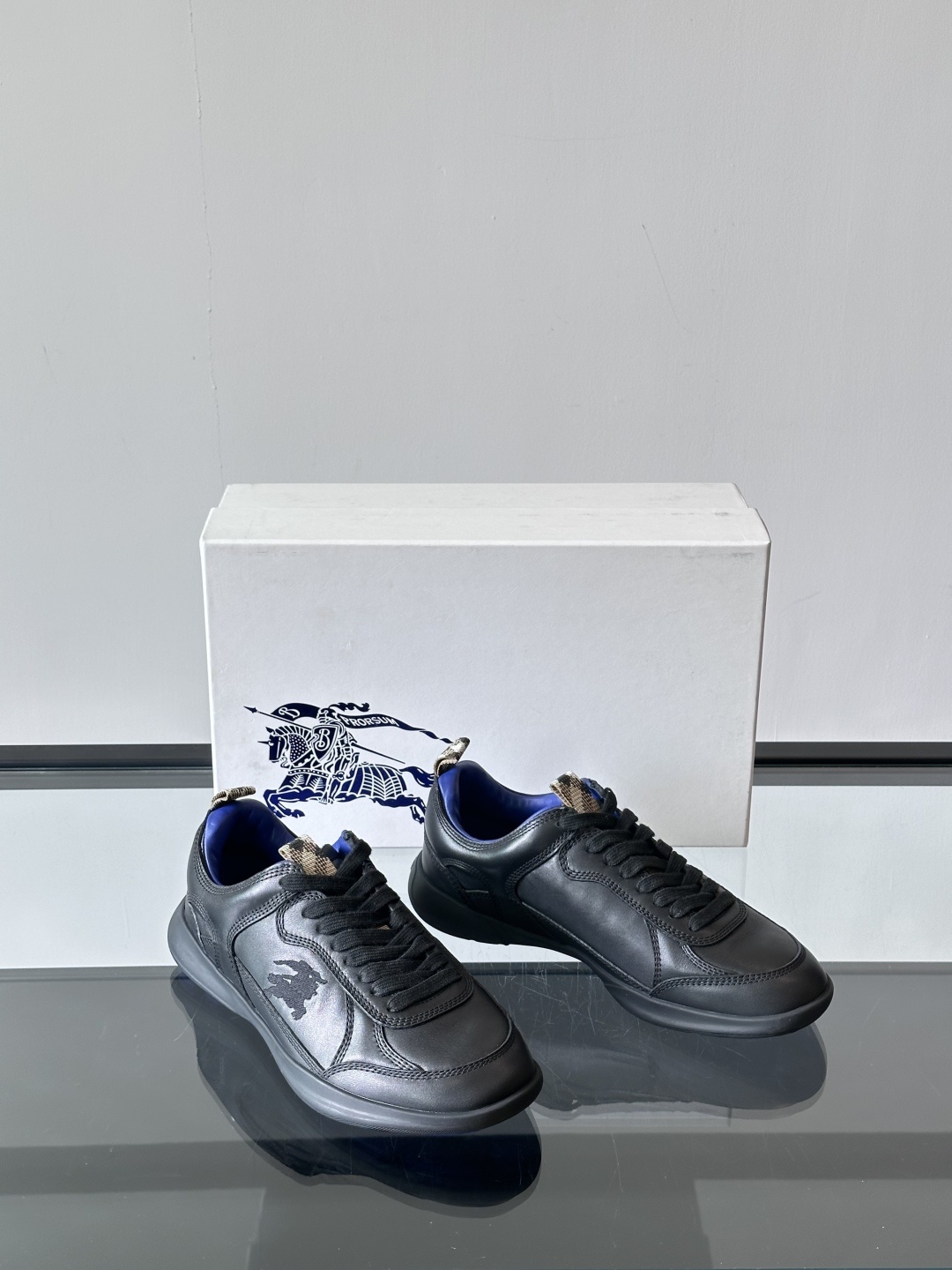 𝐁𝐔𝐑𝐁𝐄𝐑𝐑𝐘巴宝莉 终于来了|酷·飒 格纹terrace运动鞋 ,巴宝莉(Burberry)经典原素