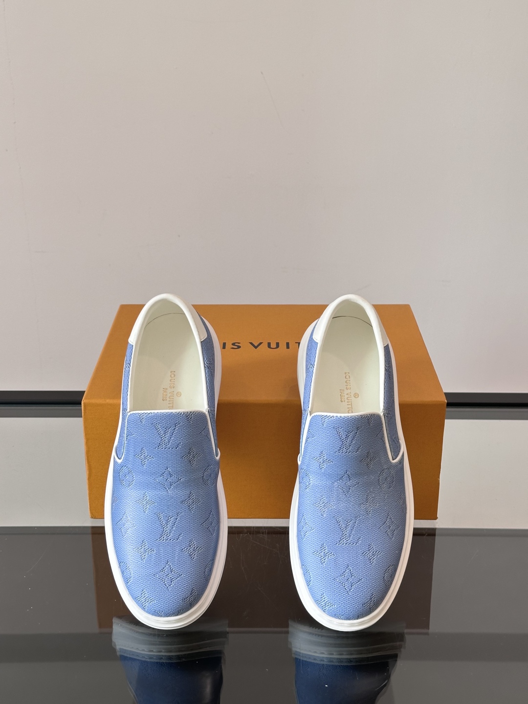 LOUIS VUITTON 路易威登 经典老花一脚登本款乐福鞋取材经典的 Damier GraPhite