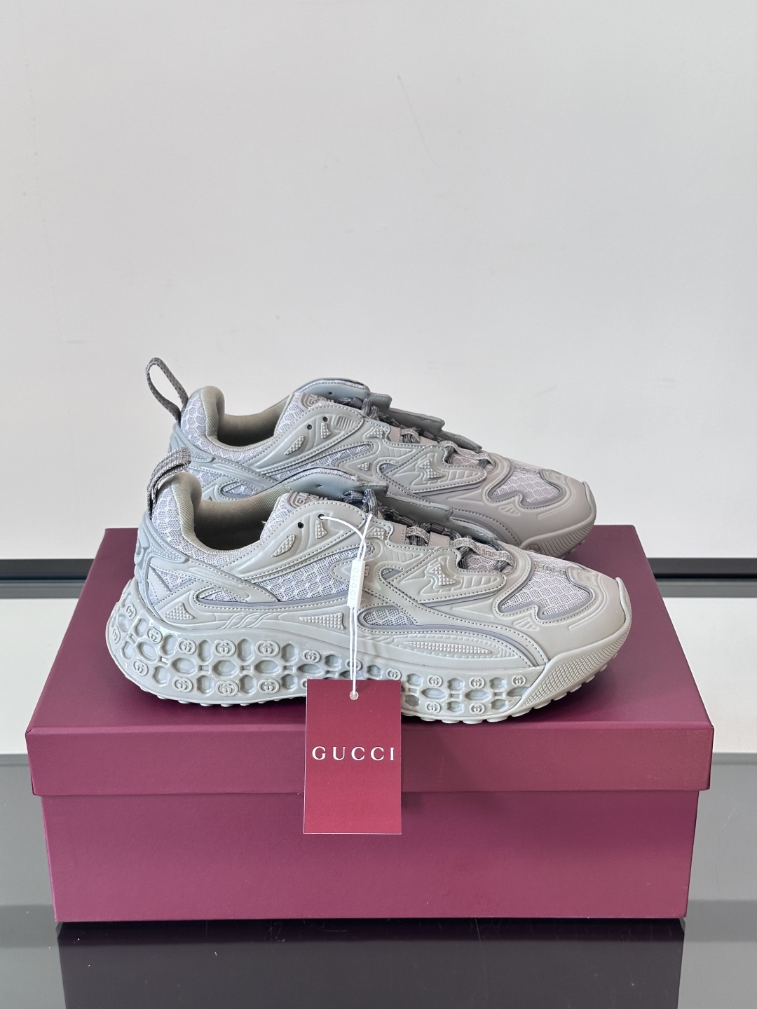 Gucci秀款男鞋 Cub3D科技感十足 脚感也很棒啊 这个设计真的很前卫。gucci新款运动鞋👟创新科