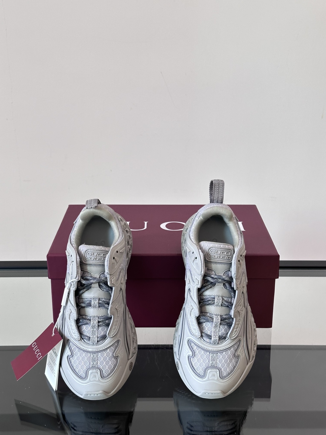 Gucci秀款男鞋 Cub3D科技感十足 脚感也很棒啊 这个设计真的很前卫。gucci新款运动鞋👟创新科