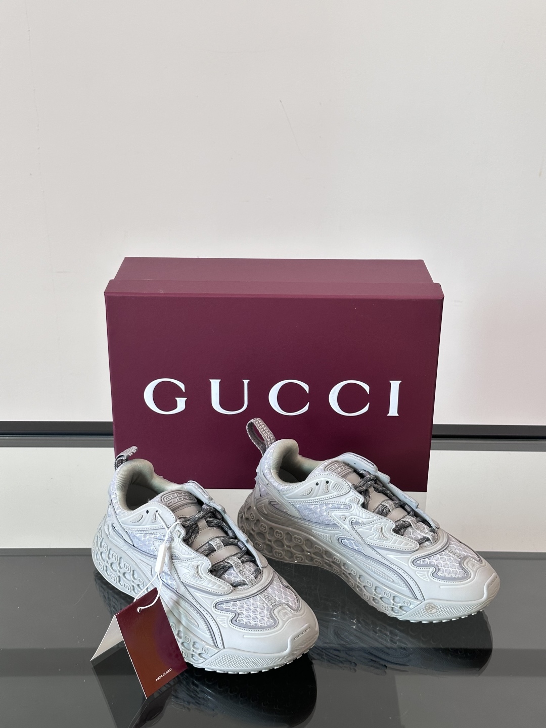 Gucci秀款男鞋 Cub3D科技感十足 脚感也很棒啊 这个设计真的很前卫。gucci新款运动鞋👟创新科