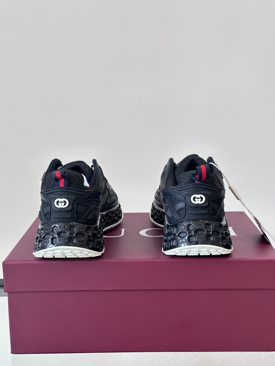 Gucci秀款男鞋 Cub3D科技感十足 脚感也很棒啊 这个设计真的很前卫。gucci新款运动鞋👟创新科