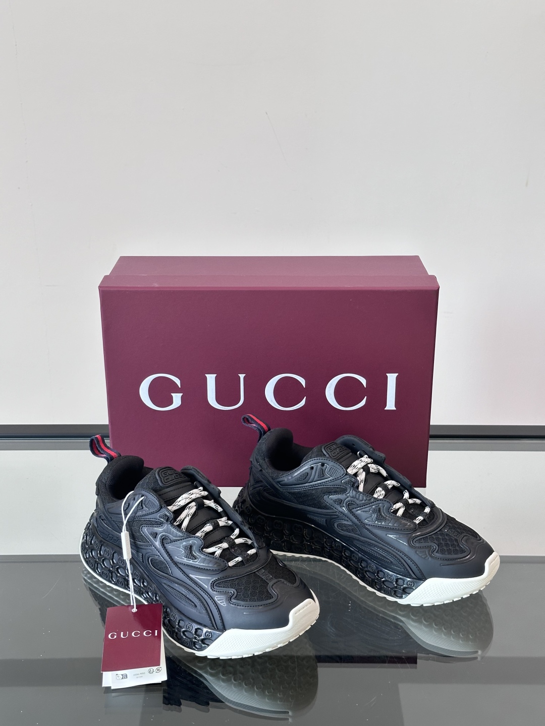Gucci秀款男鞋 Cub3D科技感十足 脚感也很棒啊 这个设计真的很前卫。gucci新款运动鞋👟创新科