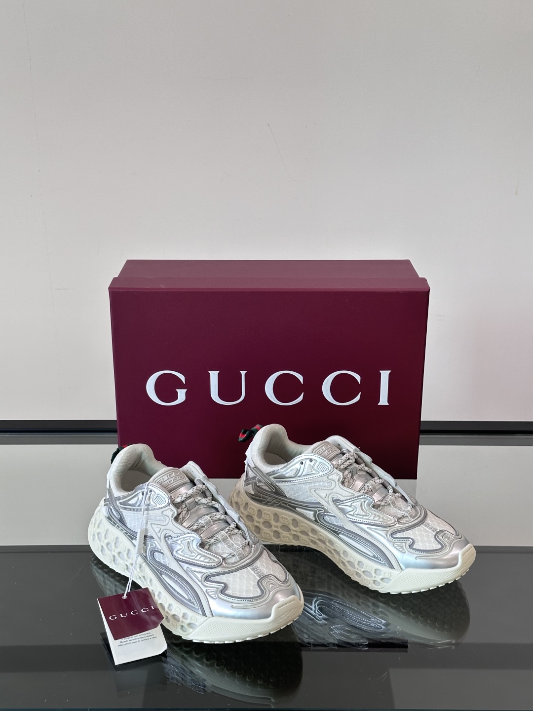 Gucci秀款男鞋 Cub3D科技感十足 脚感也很棒啊 这个设计真的很前卫。gucci新款运动鞋👟创新科