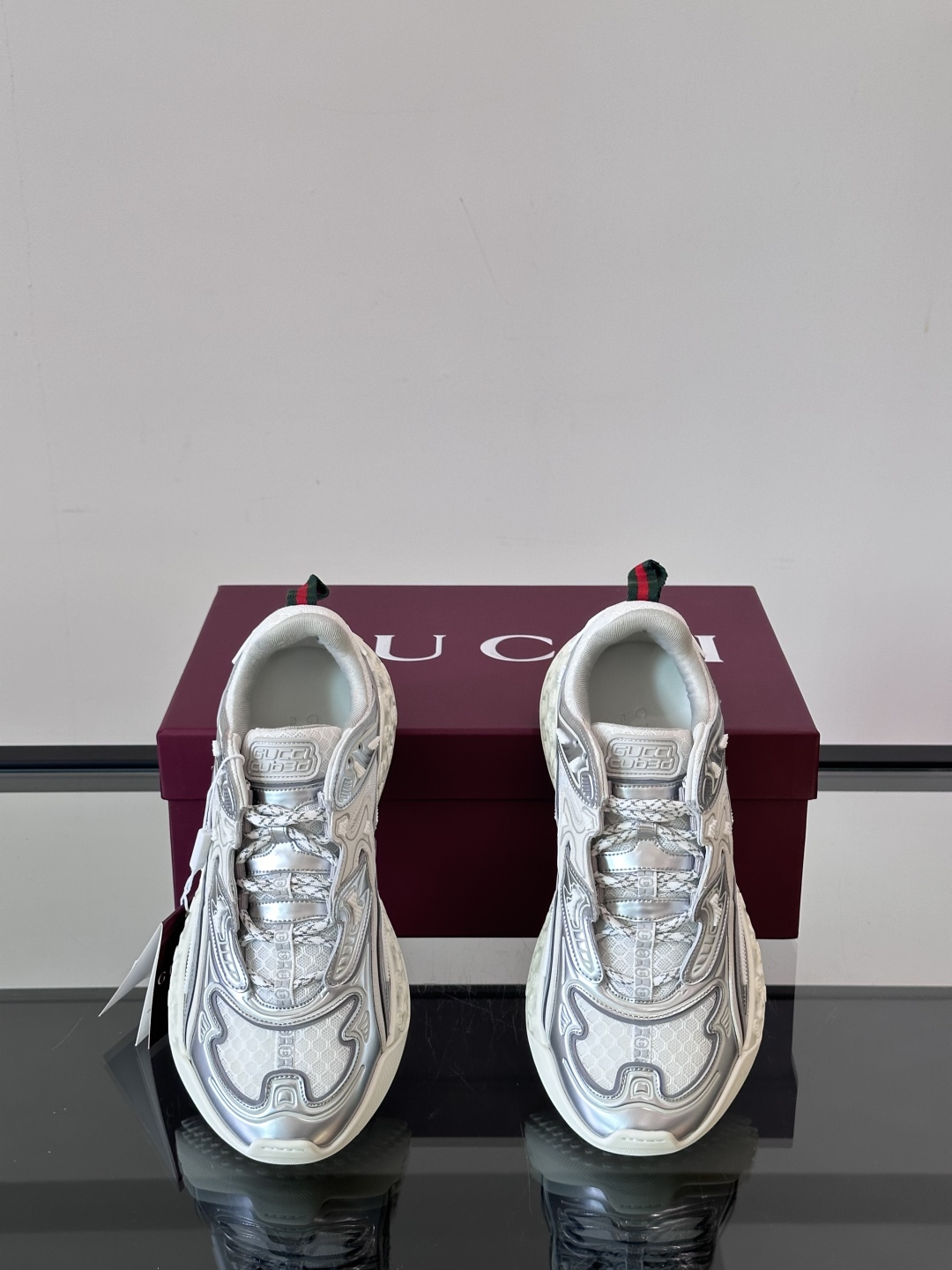 Gucci秀款男鞋 Cub3D科技感十足 脚感也很棒啊 这个设计真的很前卫。gucci新款运动鞋👟创新科