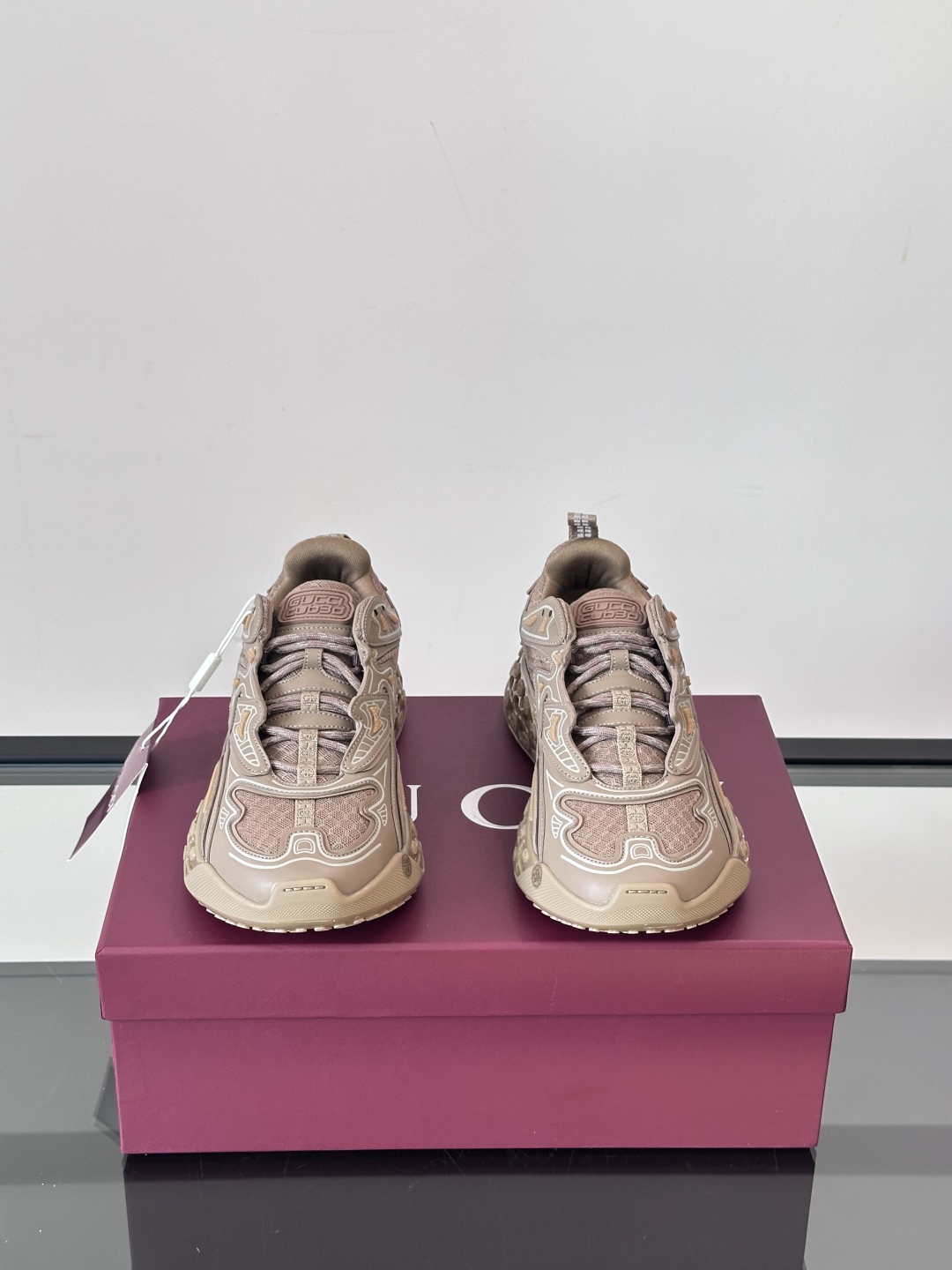 Gucci秀款男鞋 Cub3D科技感十足 脚感也很棒啊 这个设计真的很前卫。gucci新款运动鞋👟创新科