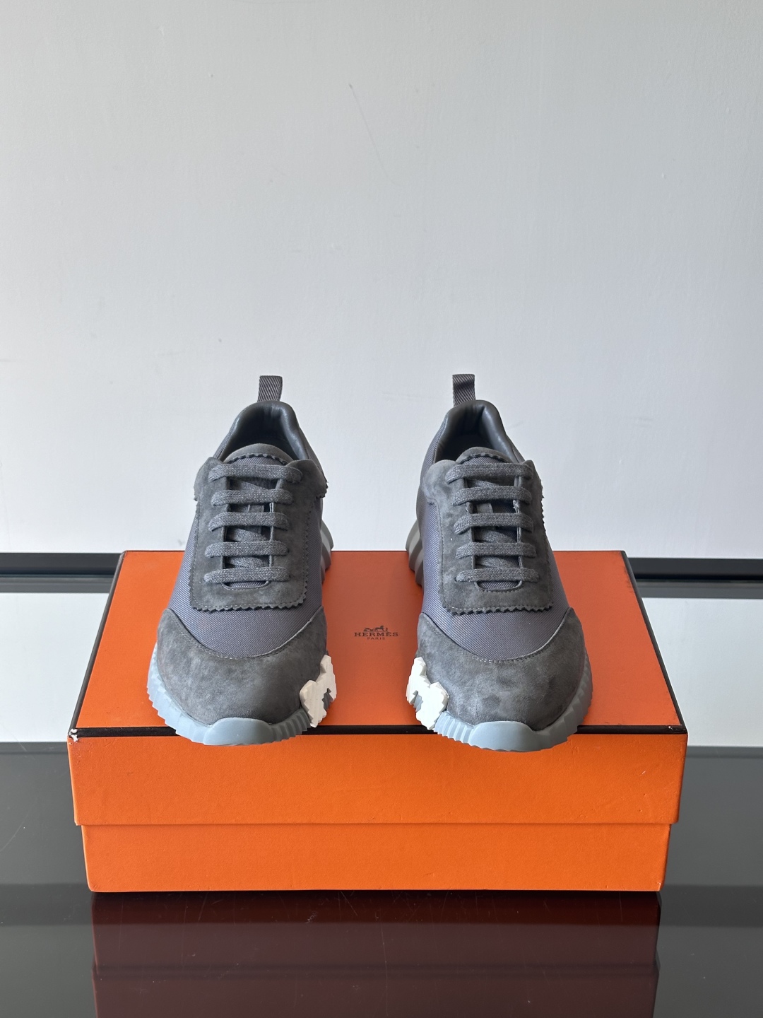 H爱马仕新款Bouncing运动鞋新款H家bouncing 运动鞋✔️
白色橡胶鞋底，侧后方有H字母lo