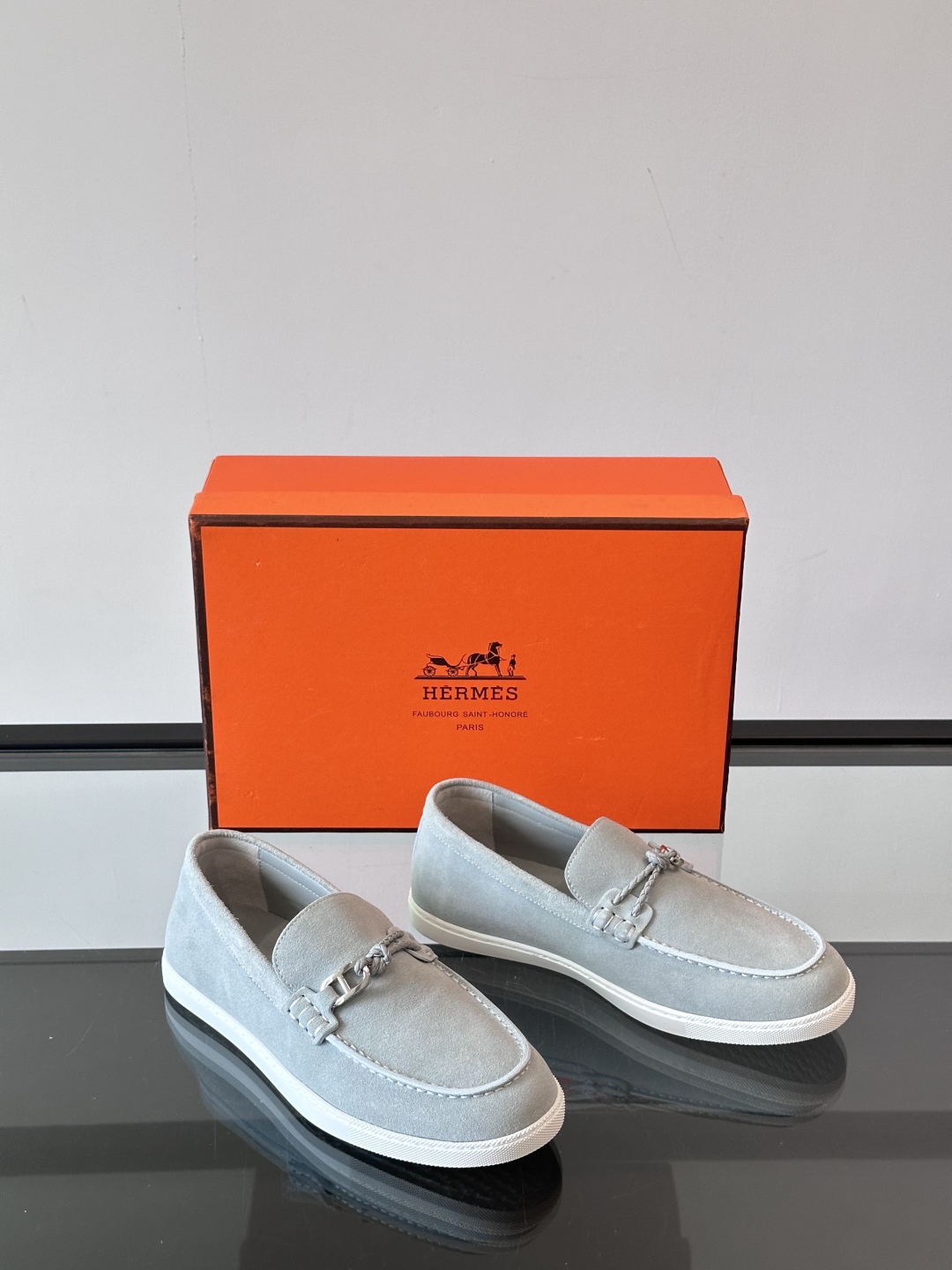 H爱马仕Ignacio乐福鞋👞。麂皮小牛皮乐福鞋，饰有皮革编绳和镀钯“Chaine d'Ancre”鞋扣