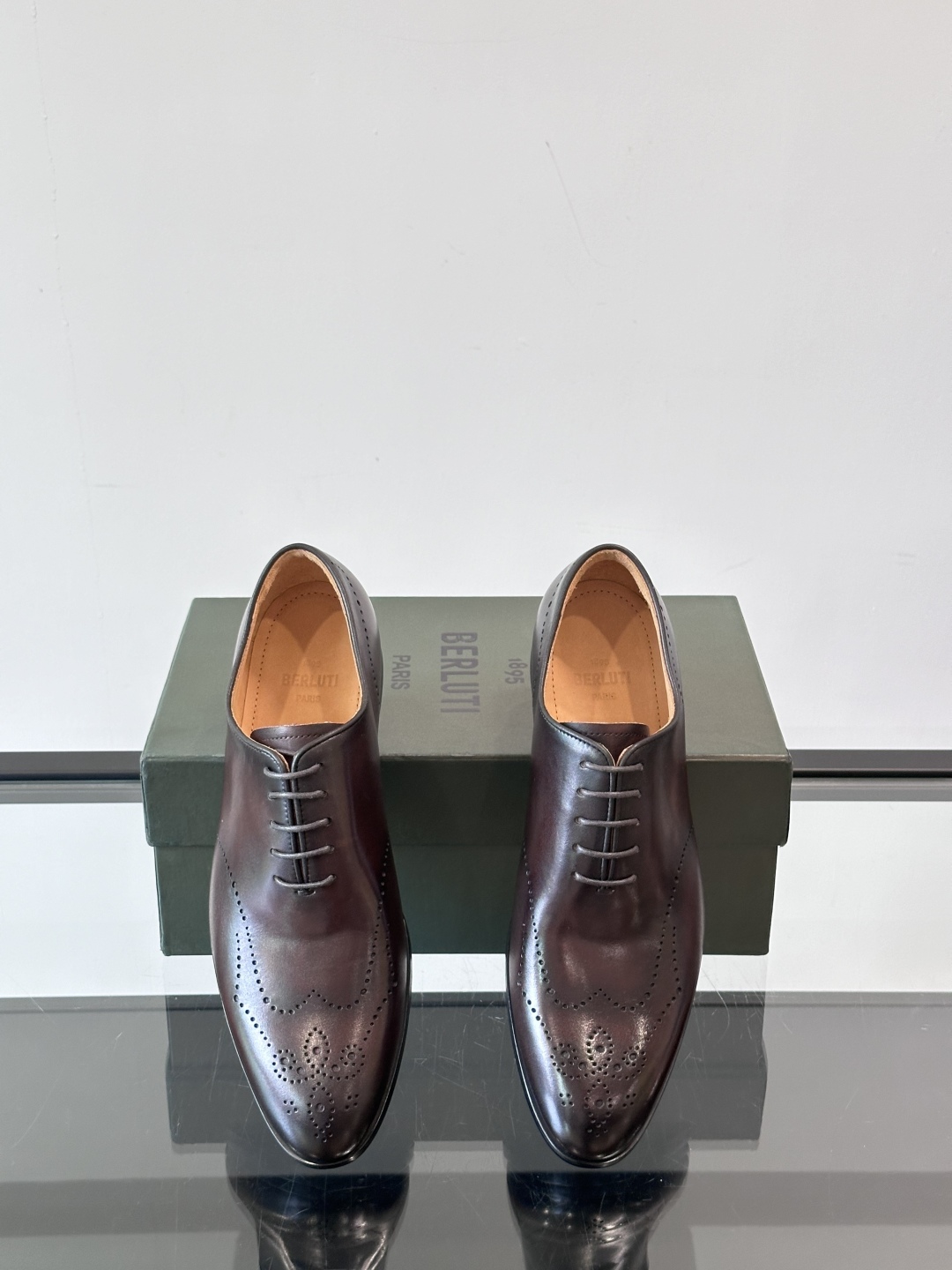 Berluti/布鲁提高端真皮大底正装皮鞋，采用进口牛皮鞋面 柔软有型，手工改色工艺，低调奢华气质，舒适