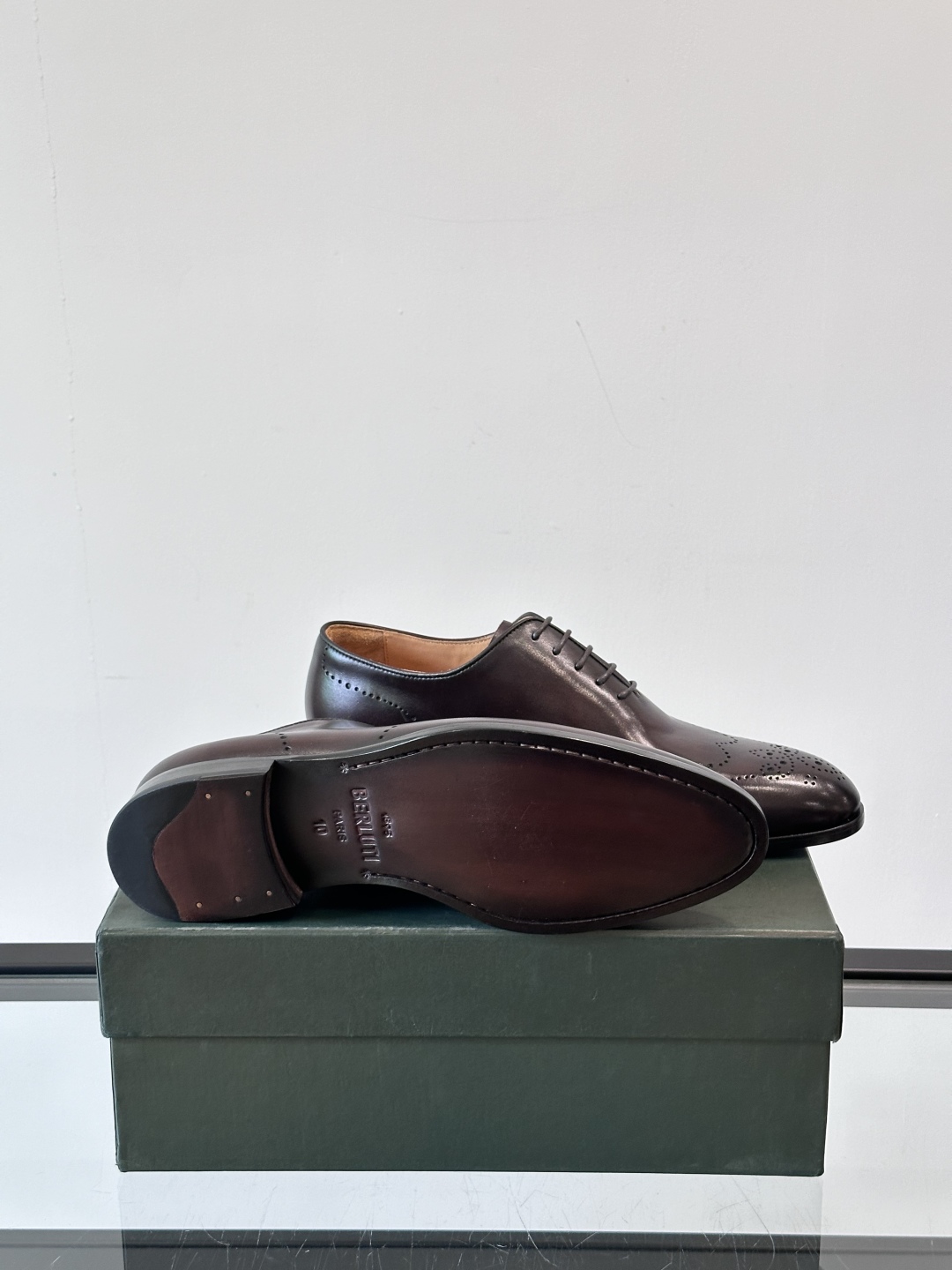 Berluti/布鲁提高端真皮大底正装皮鞋，采用进口牛皮鞋面 柔软有型，手工改色工艺，低调奢华气质，舒适