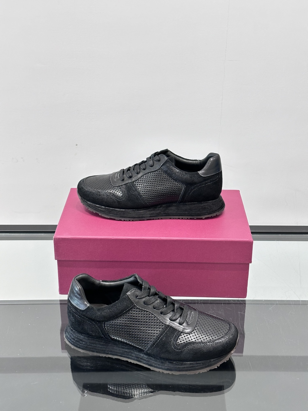 Ferragam菲拉格慕特别款重工手工鞋，水洗马皮鞋，款式新颖时尚，鞋面里外采用现在非常流行的进口马皮，