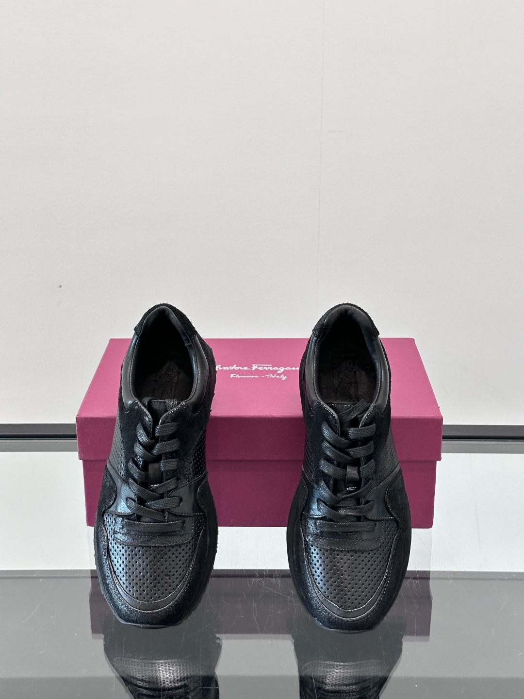 Ferragam菲拉格慕特别款重工手工鞋，水洗马皮鞋，款式新颖时尚，鞋面里外采用现在非常流行的进口马皮，