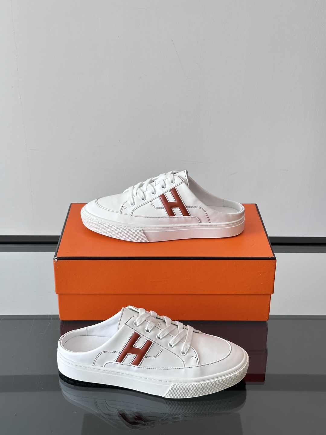 Hermes KeeP半拖运动鞋👟拖鞋爱好者狂喜作为一双拖鞋 他居然还有内增高👍好喜欢很干净秀气。这次经