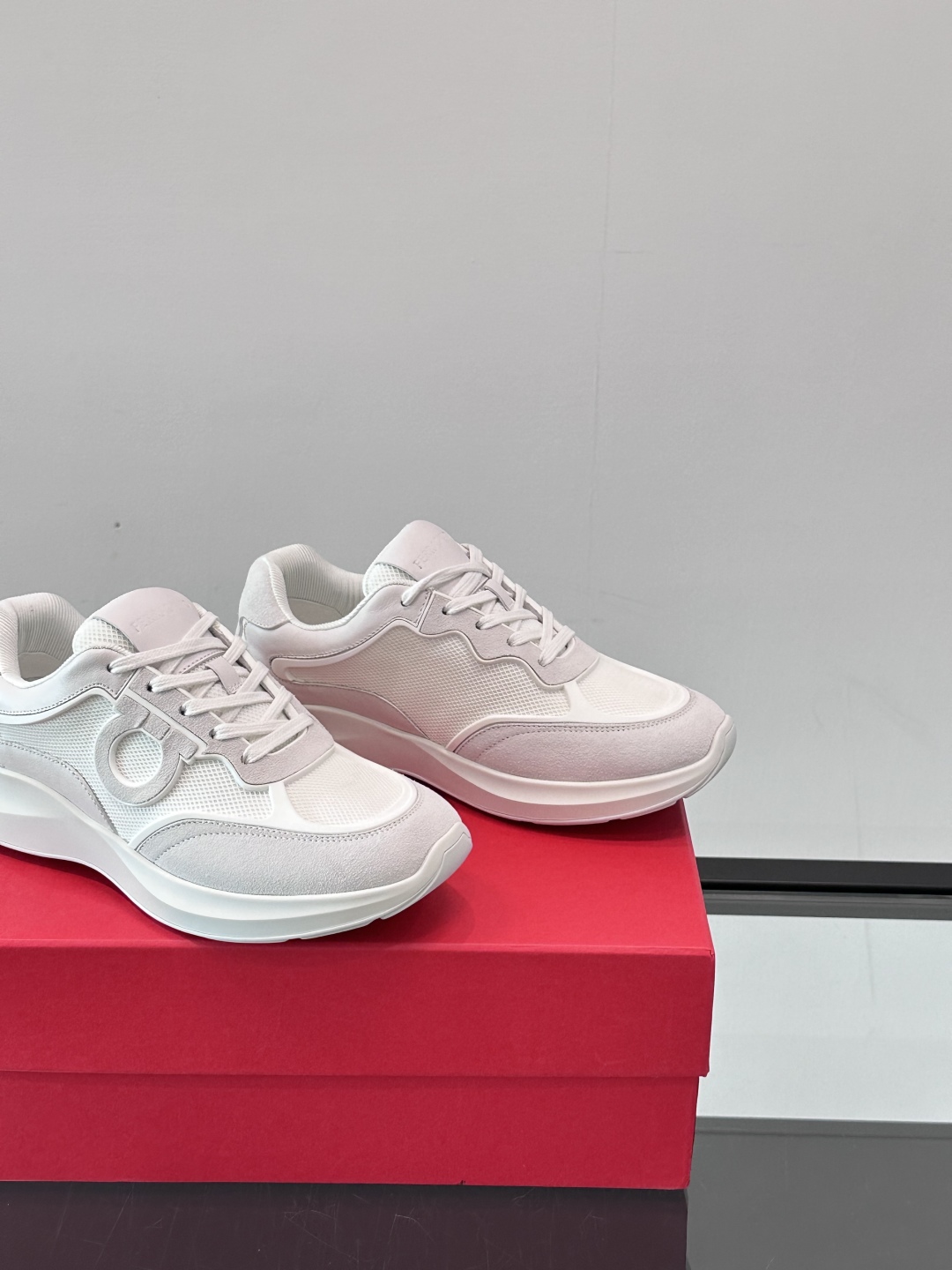 Ferragam/菲拉格慕 男士新款网面透气拼接小牛皮休闲运动鞋👟运动休闲款 时尚百搭 拼色经典搭配 采